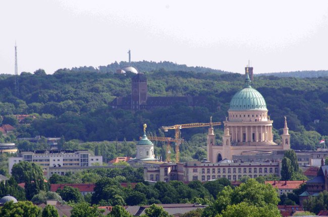 ../previews/001-Ueber_der_Stadt.jpg.medium.jpeg